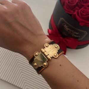 Louis Vuitton limited edition bracelet cuff size 17